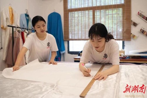 青青子衿，悠悠我心——千亿平台国学研究院汉服传承创业综述